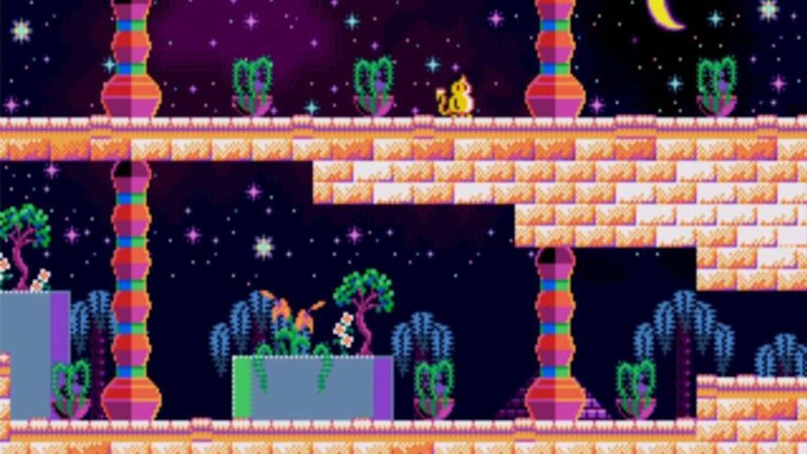 Cena noturna em pixel art com céu estrelado e lua crescente. Plataformas de tijolos laranja e rosa sustentadas por colunas arco‑íris. Vegetação pixelada espalhada e personagem amarelo no nível superior; área inferior com plantas e terreno detalhado.