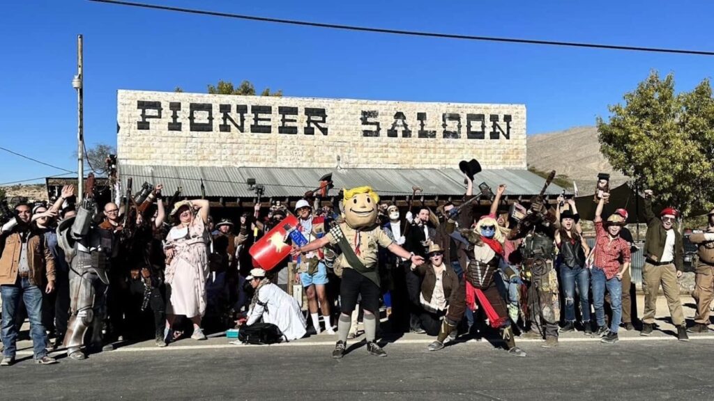 Fãs de Fallout New Vegas se reúnem em celebração em Goodsprings