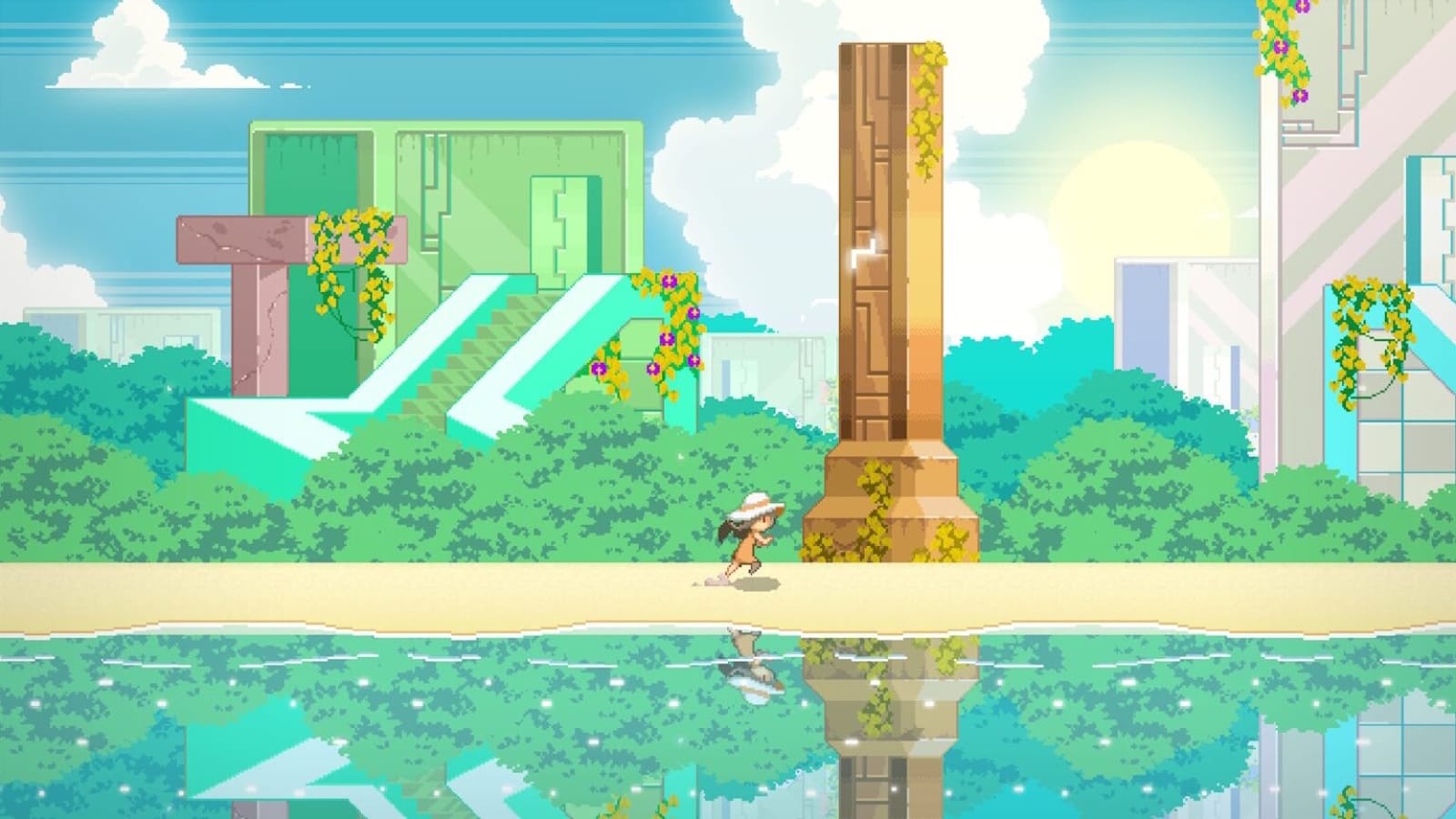 Cena em pixel art com personagem de chapéu correndo por caminho arenoso ao lado de água refletindo pilares, escadas e vegetação. Céu claro com sol e nuvens ilumina ambiente com plantas e arquitetura geométrica.