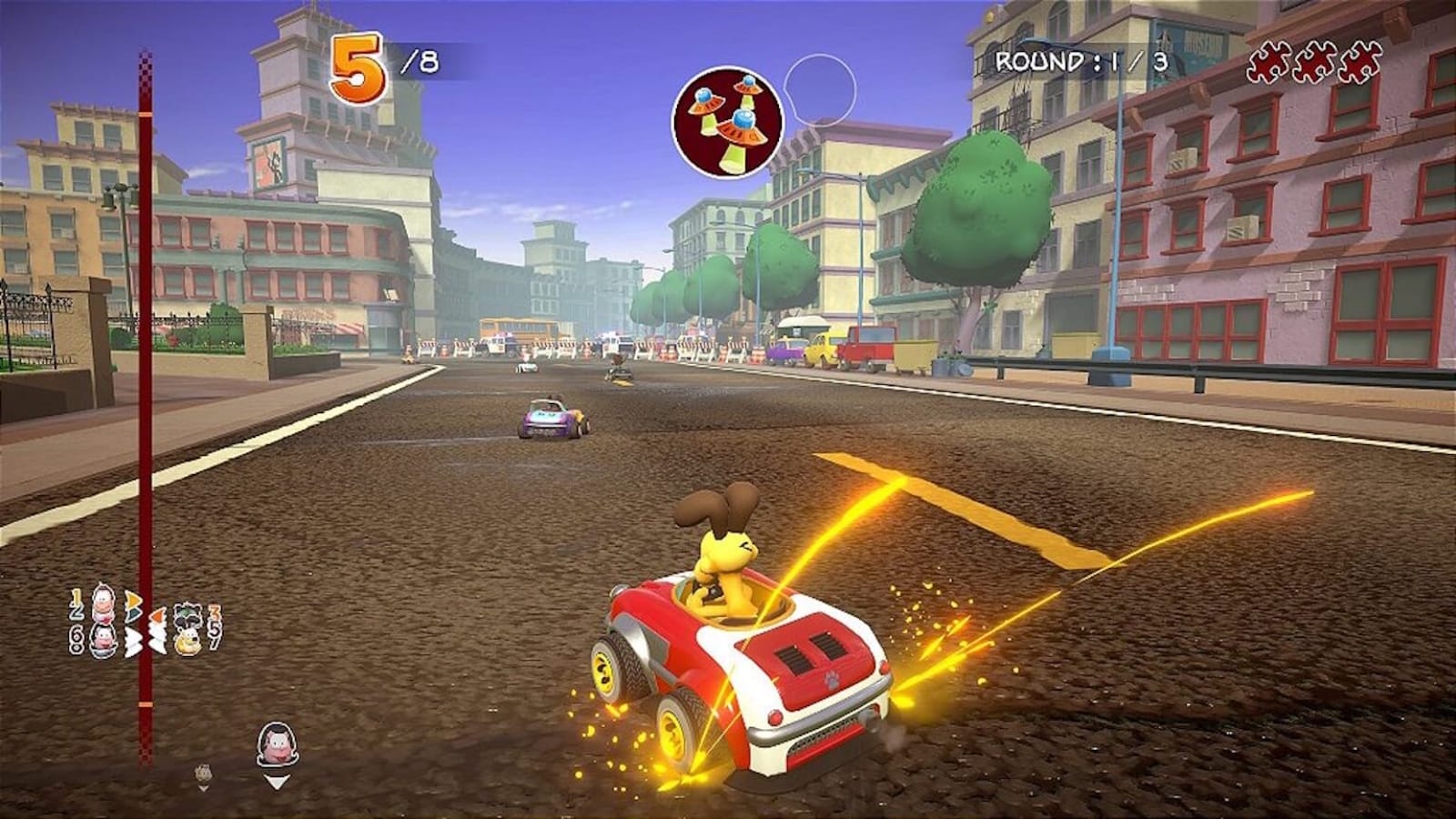 Cena de jogo de corrida com carro pequeno vermelho e branco conduzido por Odie. O carro solta faíscas amarelas indicando aceleração. A pista passa por rua com prédios, árvores e outros carros à frente.