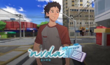 Ilustração de personagem de cabelo curto e cacheado usando camisa cinza com mangas vinho em rua urbana com prédios, semáforos, fios e céu azul. Texto estilizado ‘nvda’ com desenho de câmera aparece em primeiro plano.