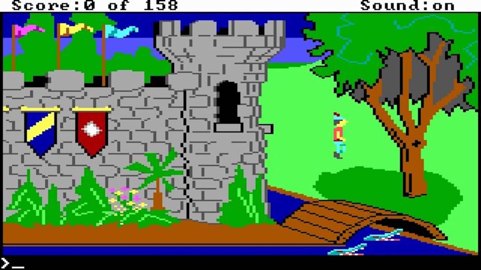 Tela de jogo de aventura com castelo de pedra, bandeiras coloridas, ponte sobre riacho azul e personagem de chapéu ao lado de árvore.