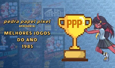 Ilustração com troféu dourado pixelado marcado ‘PPP 1985’, personagem vermelho com chifres empurrando o troféu e fundo com capas de jogos clássicos desfocadas.