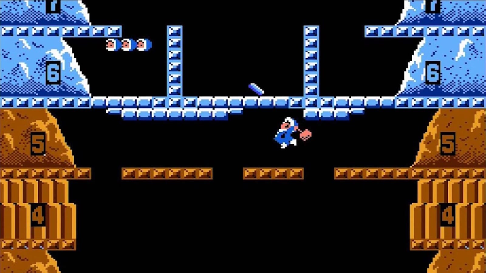 Tela de Ice Climber com personagem de parka azul pulando entre plataformas marrons e azuis, criaturas azuis no topo e números marcando seções.