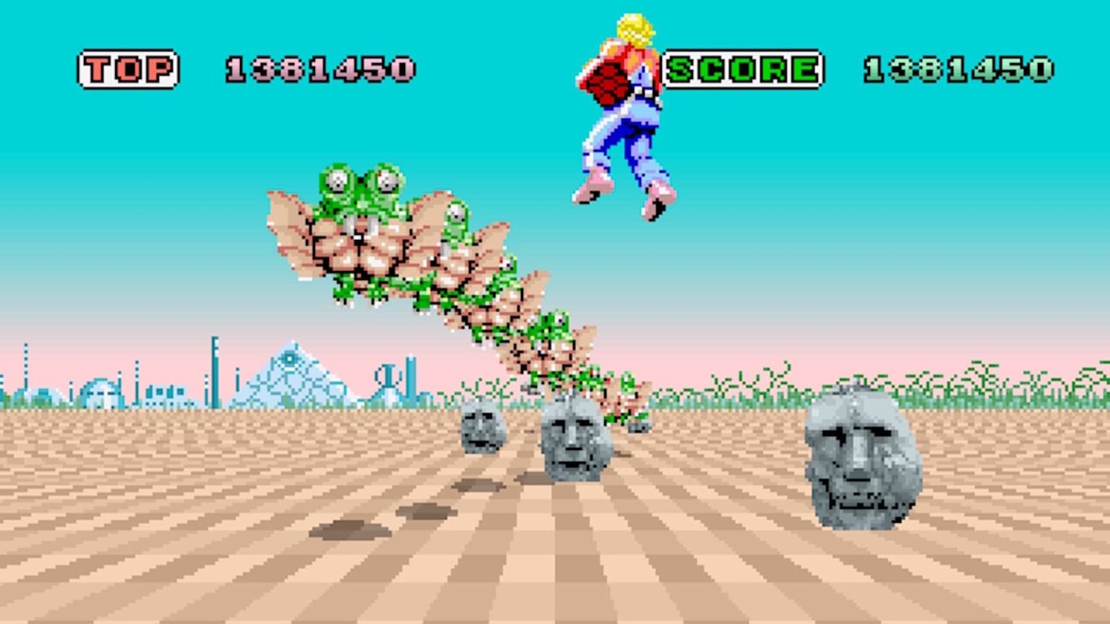 Tela de jogo arcade com cabeças Moai espalhadas, personagem loiro voando sobre criatura segmentada e cenário pastel com estruturas geométricas.